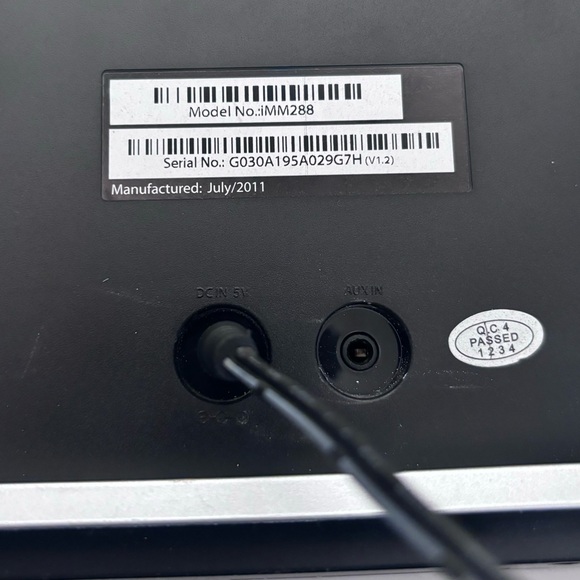 iPhone & iPod Stereo Speaker Dock by iLuv | iLuv Portable Audio & Video - Picture 6 of 11